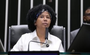 Projeto de lei cria o “Setembro Dourado” para alertar sobre o câncer em crianças
e adolescentes