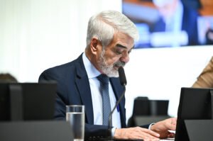 Avaliação prática poderá ser exigida de intérpretes e tradutores de Libras