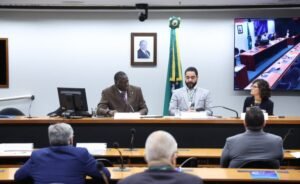 Participantes de seminário defendem inclusão digital e escuta das comunidades
para reurbanização de favelas